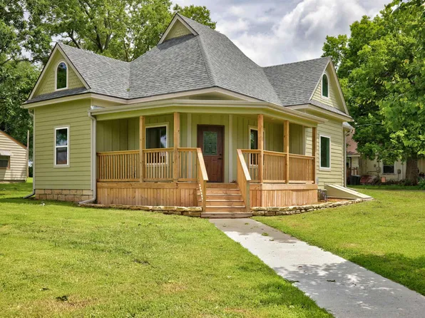 100 E 8th St, Onaga, KS 66521