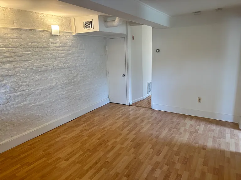 51 N Chestnut St #1 — Photo 4