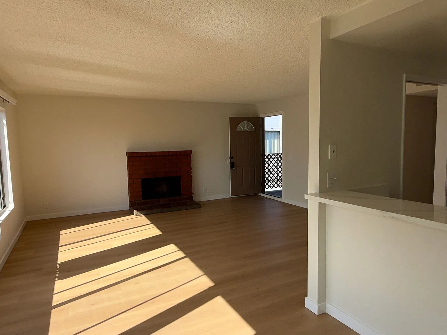24802A — Photo 2