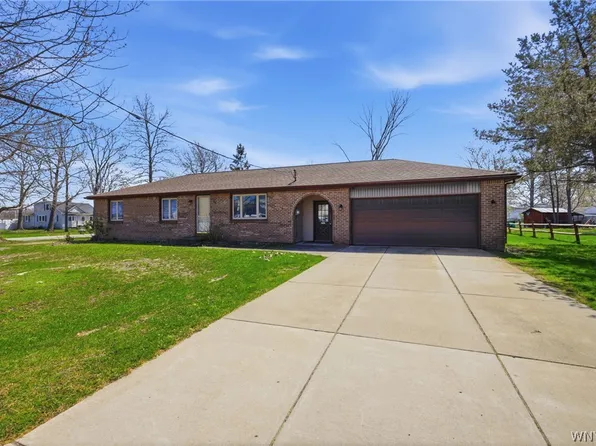 53 Fay St, Orchard Park, NY 14127