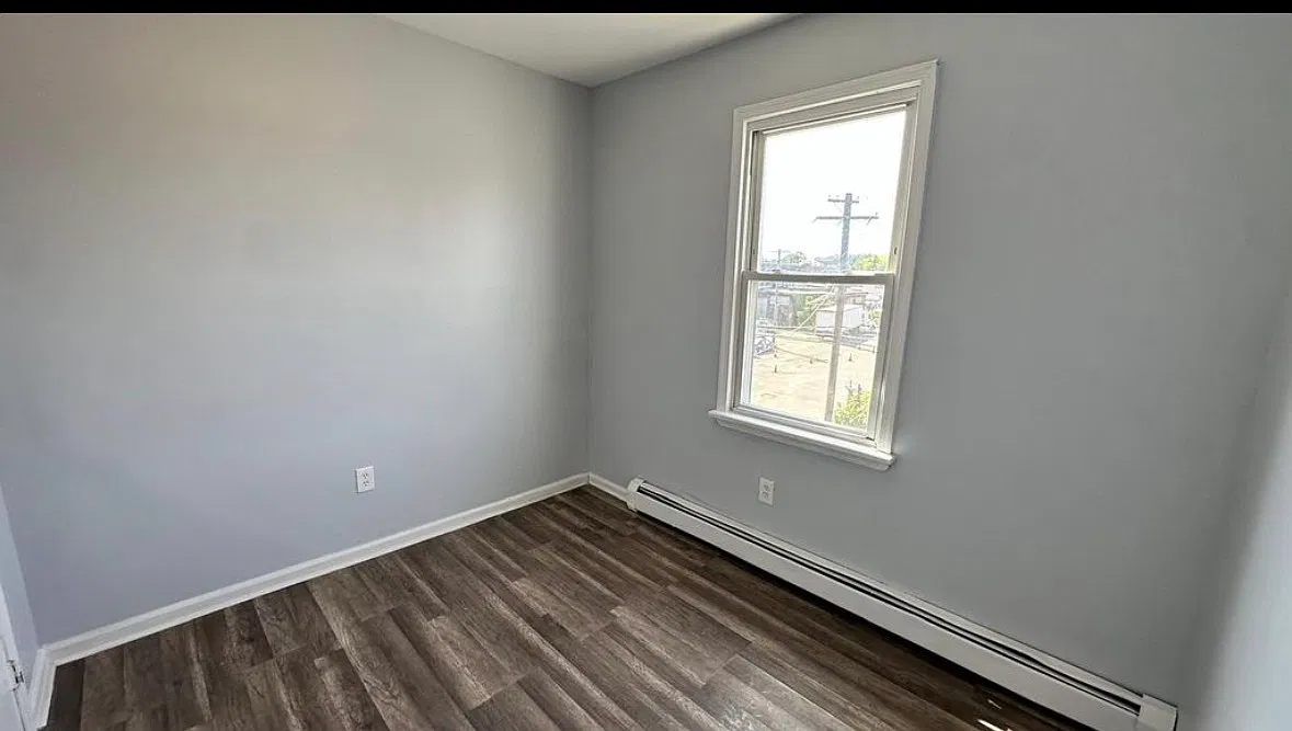3 bed, $2,000 — Photo 3