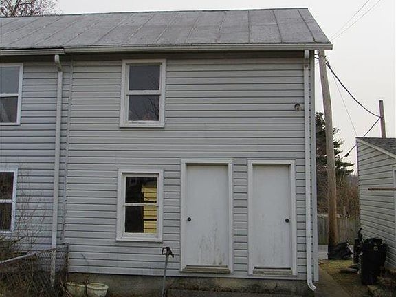 3rd image of 527 Hellam St