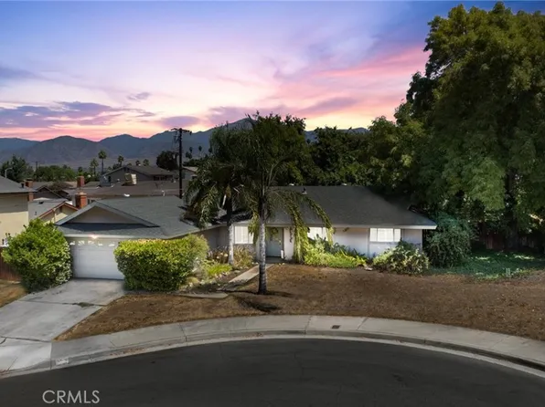 10 Falcon Ln, Redlands, CA 92374