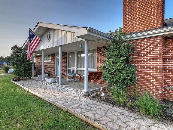 2nd image of 1015 Wood Eden Dr