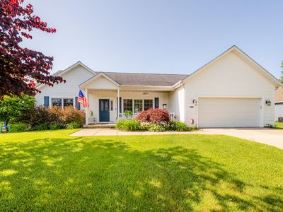 2070 Halsted Dr, Stevensville, MI, 49127