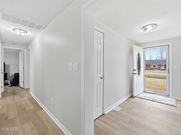 4th image of 157 Seymour Drive