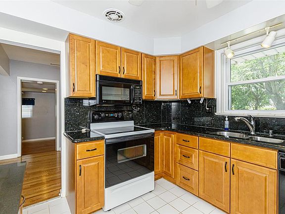 3rd image of 10819 Vargas Dr