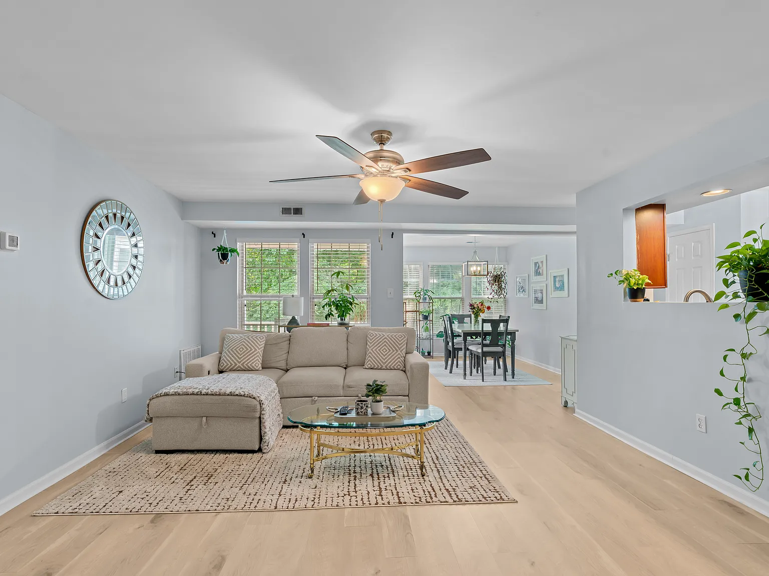 2 bed, 1086 sqft, $2,400 — Photo 3