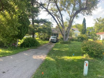 6449 Lapeer Rd, Burton, MI, 48509