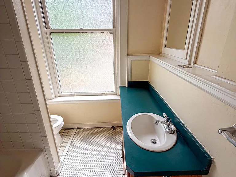 1302 N Williams St — Photo 9