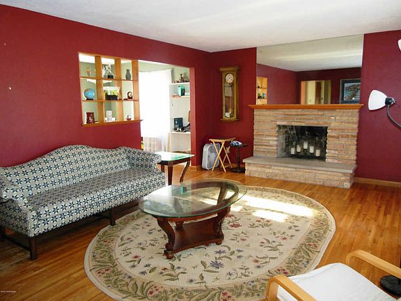 2nd image of 1016 Winston Dr