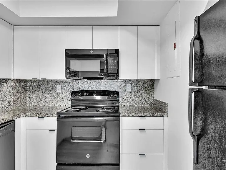 12370 SW 52nd St — Photo 6