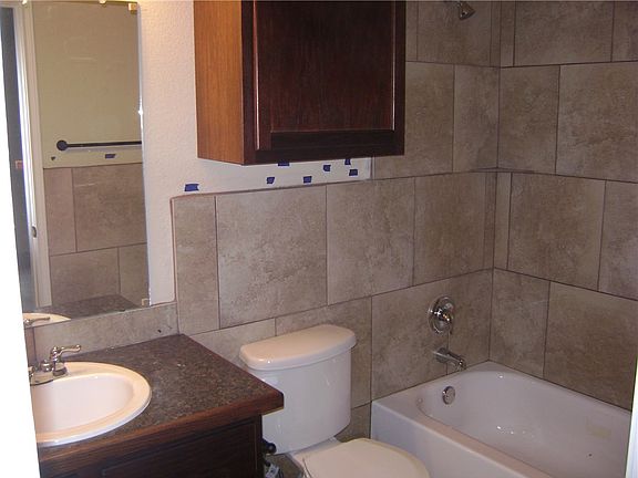 5th image of 2507 Oak Ln #A