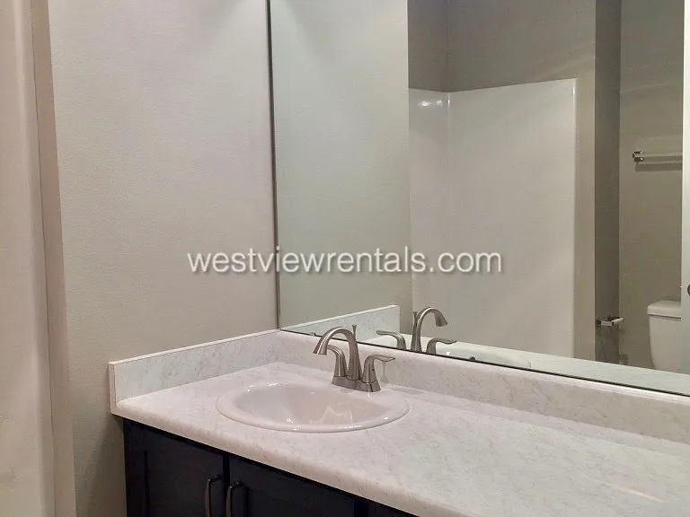 203 E Laurel St — Photo 409