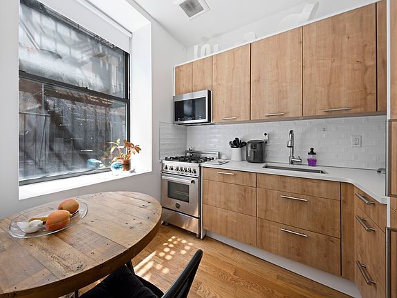 4th image of 517 W 45th St #22B