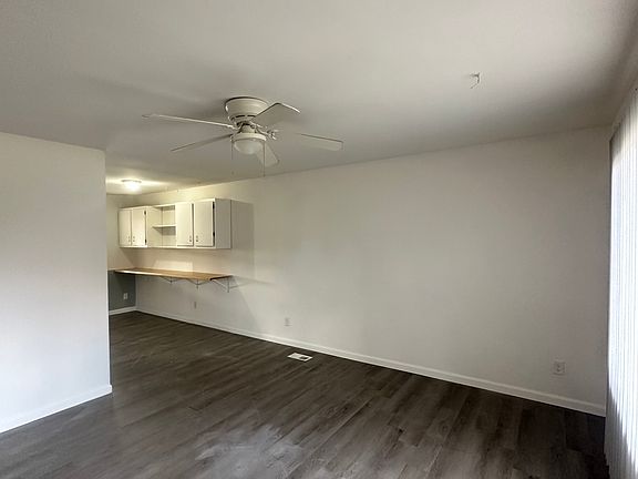 5th image of 991 Deerfield Ct