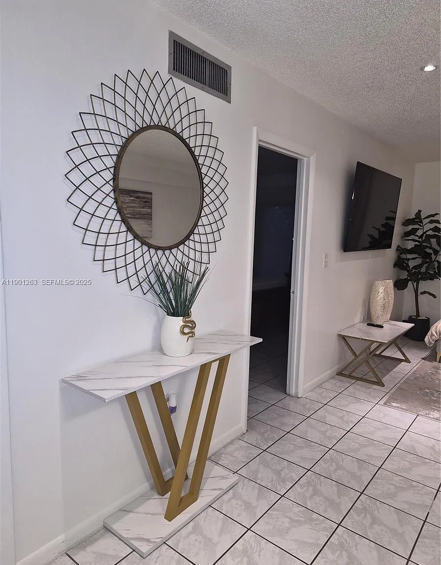 1 bed, 676 sqft, $3,200 — Photo 2