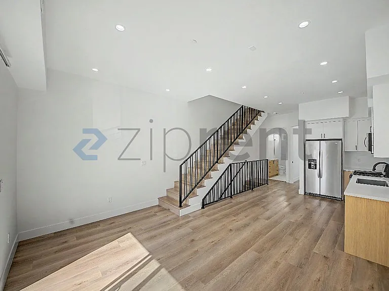 5230 1/2 Tilden Ave — Photo 4