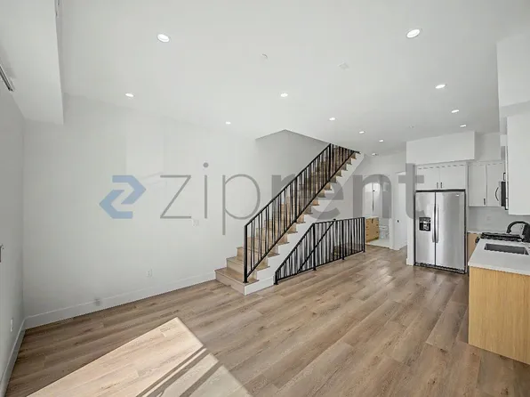 5230 1/2 Tilden Ave, Van Nuys, CA 91401