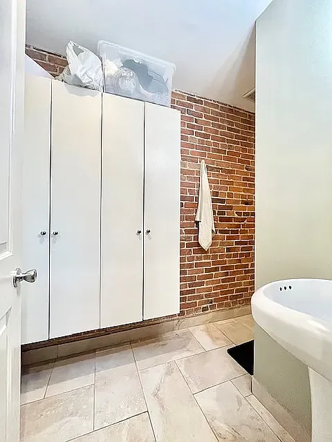 3 bed, 9999 sqft, $3,899 — Photo 2