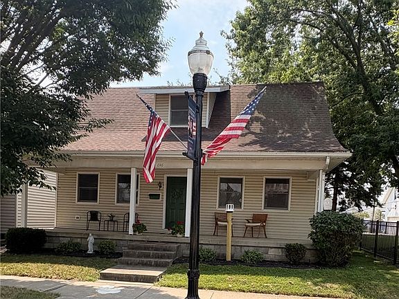 3rd image of 646 E Main St