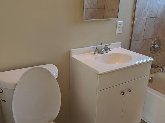 2nd image of 5717 Lexington Ave APT 2