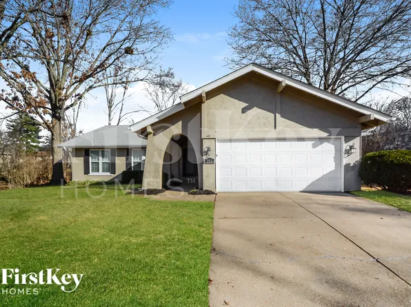 213 Hollyberry Ct, Ballwin, MO 63021