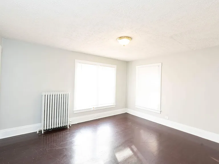 405 Alexander St — Photo 10