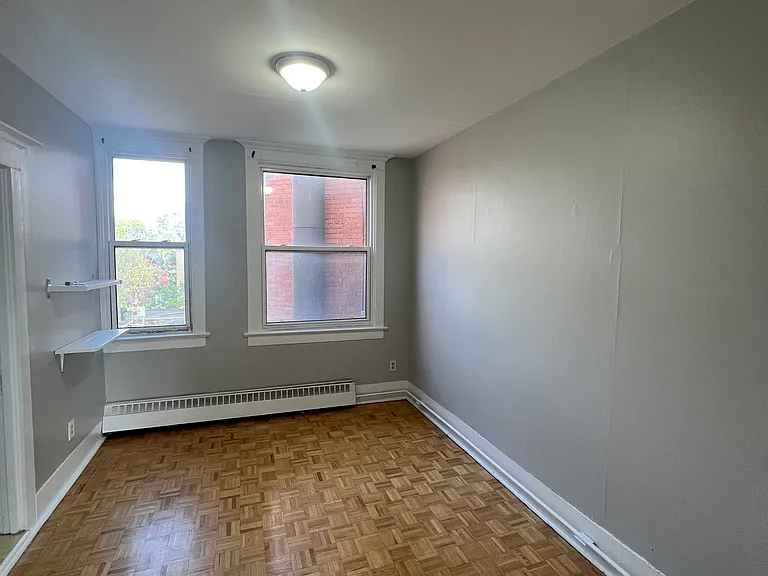 355 Elgin St #C — Photo 1