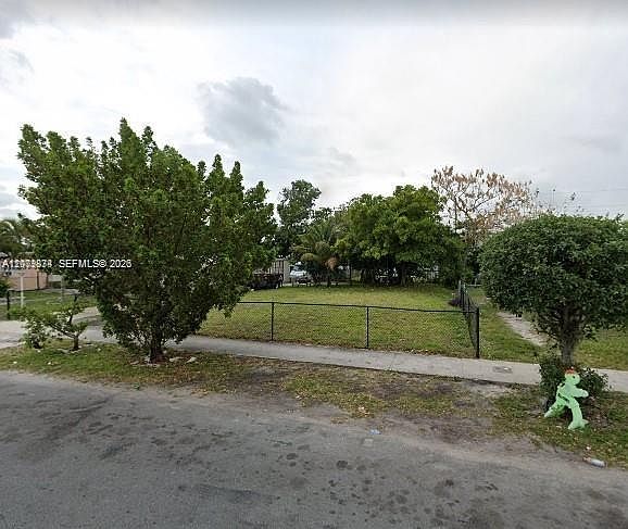 1st image of 4 NW 4th Ter
