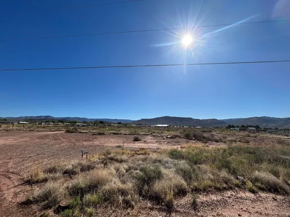 Holiday Ln, La Luz, NM 88337