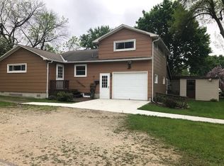 112 6th Ave NW, Titonka, IA 50480