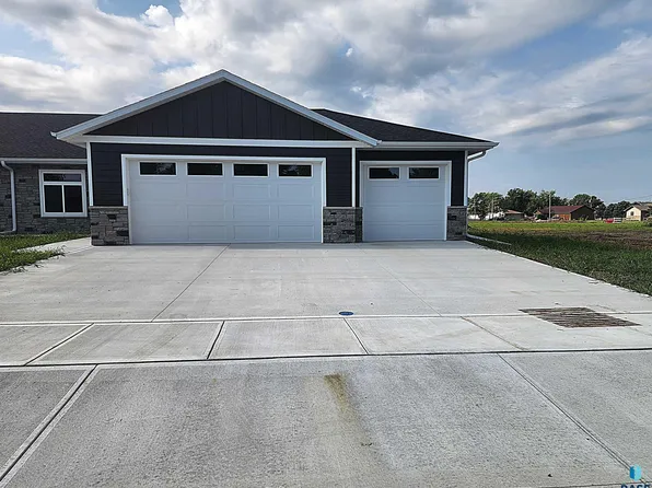 431 E Center Ave, Salem, SD 57058