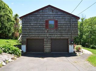 1 Hamilton Dr, Danbury, CT 06811