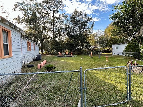 5th image of 400 Ulmer Ave