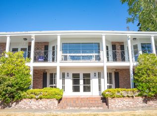 9300 NE 19th St, Clyde Hill, WA 98004