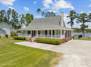 30 Fork Point Rd W, Oriental, NC 28571