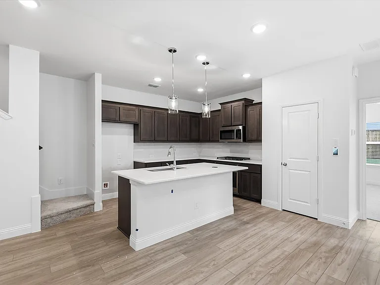 186 Balboa Ln — Photo 12