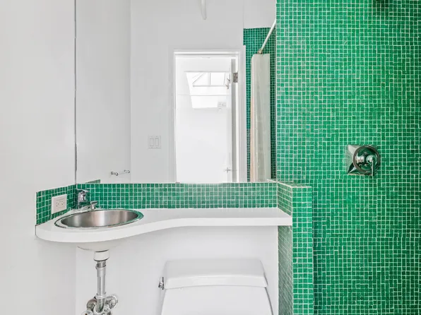 41 East 28th Street image 8 of 9