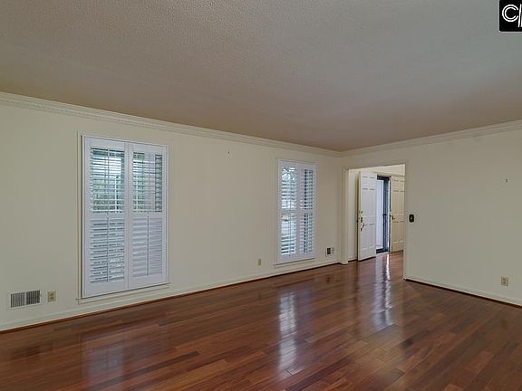 3rd image of 113 Park Shore Dr W