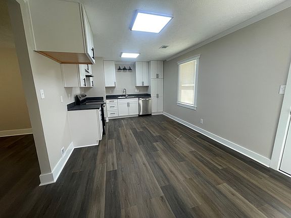 3rd image of 335 Cindy Dr SE