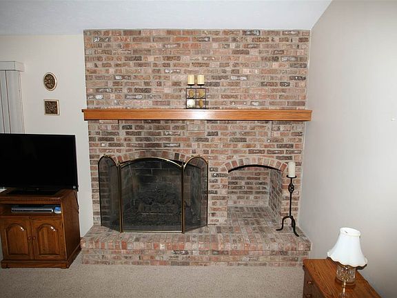 5th image of 7330 Laurel Cherry Dr