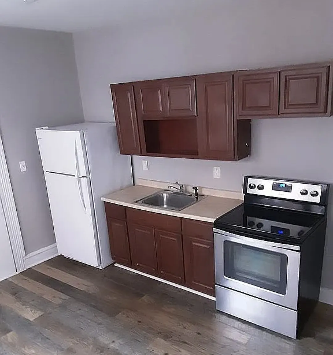 4 bed, 1200 sqft, $2,000 — Photo 3