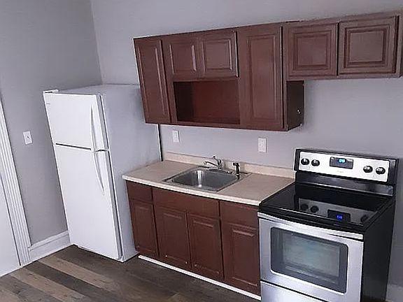 3rd image of 1306 Main St #1