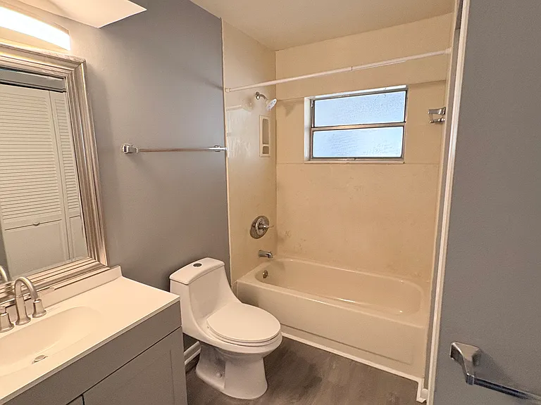 3421 & 3423 SW 27th St — Photo 11