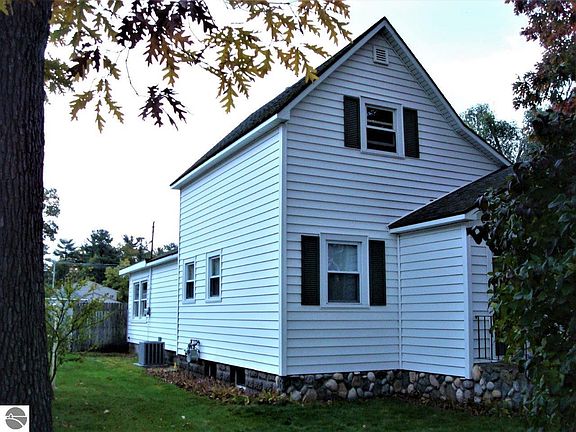 3rd image of 1025 Woodmere Ave