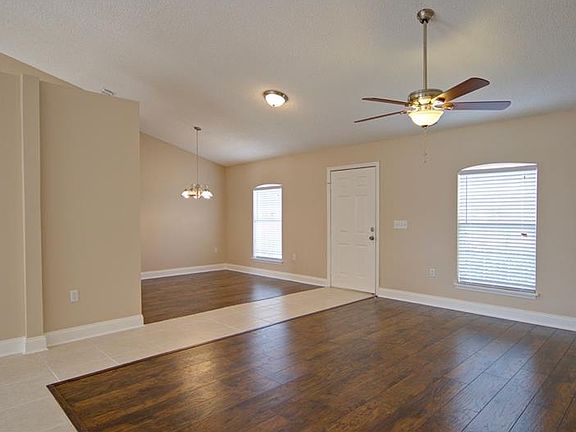 3rd image of 2889 Windsor Heights St