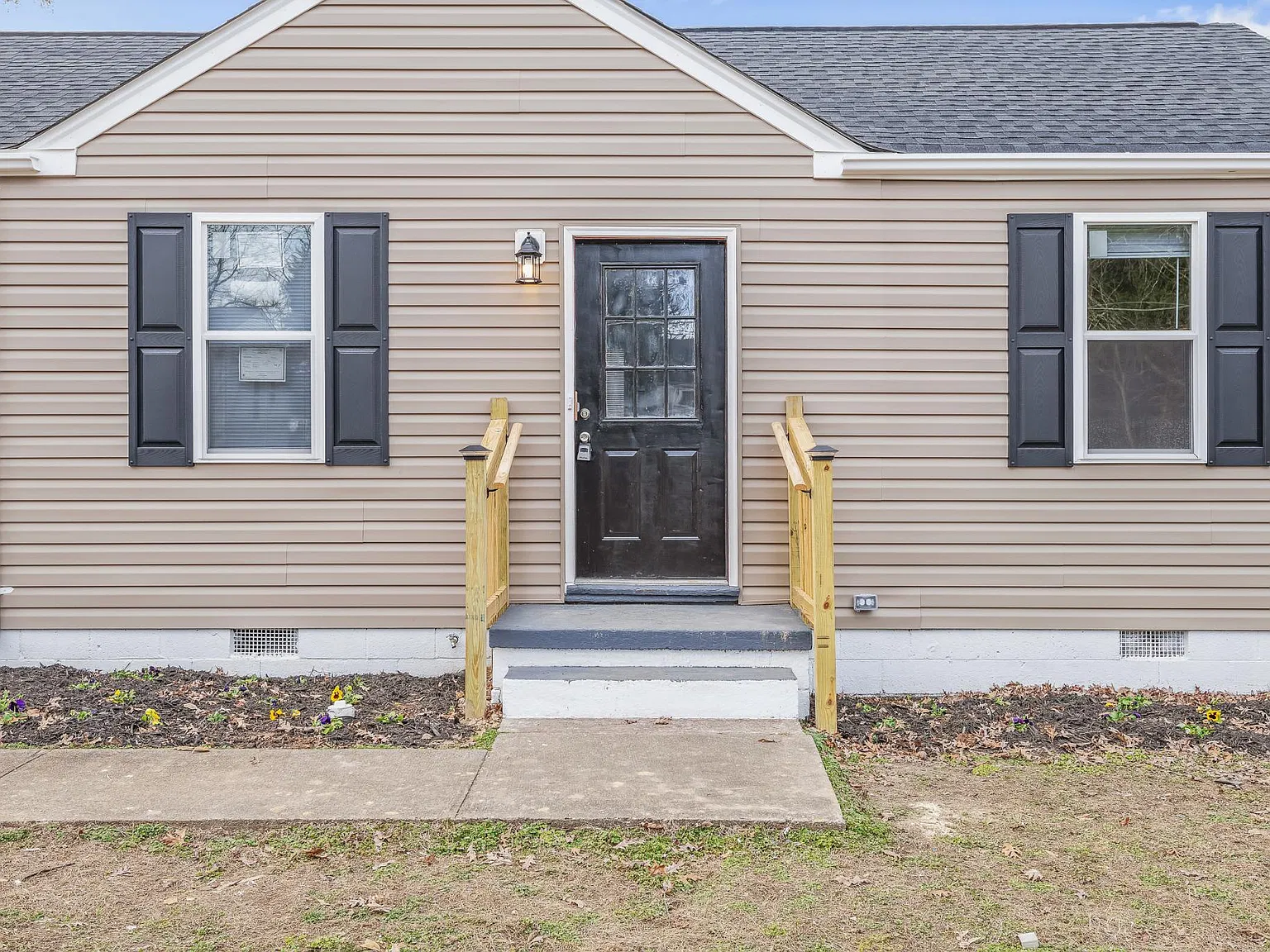 3 bed, 1.5 bath, 1064 sqft, $2,000 — Photo 4