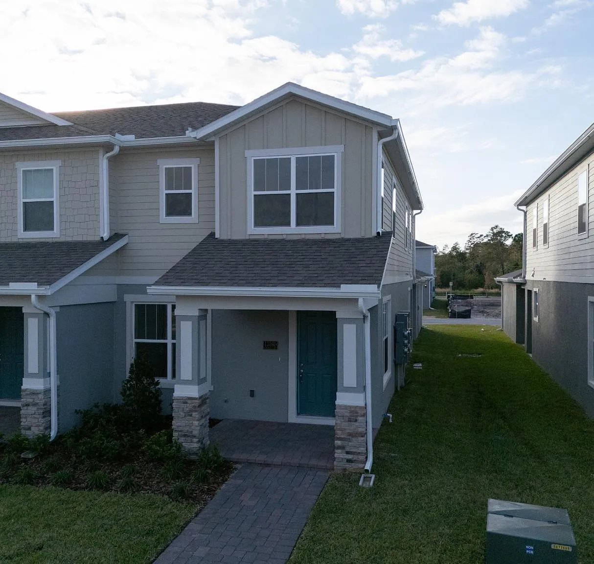 3 bed, 2.5 bath, 1644 sqft, $2,700 — Photo 2