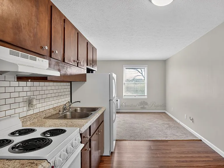 105 Lemay Dr — Photo 15